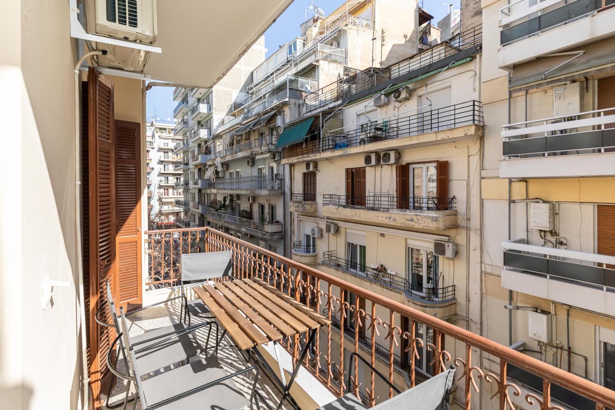 Vista By Halu!: Spacious City Centre Home テッサロニキ エクステリア 写真
