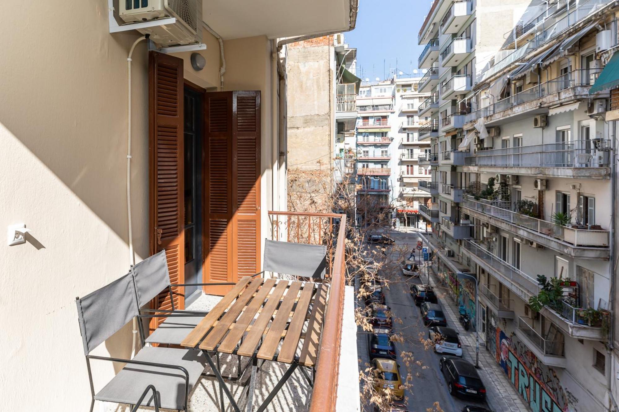Vista By Halu!: Spacious City Centre Home テッサロニキ エクステリア 写真